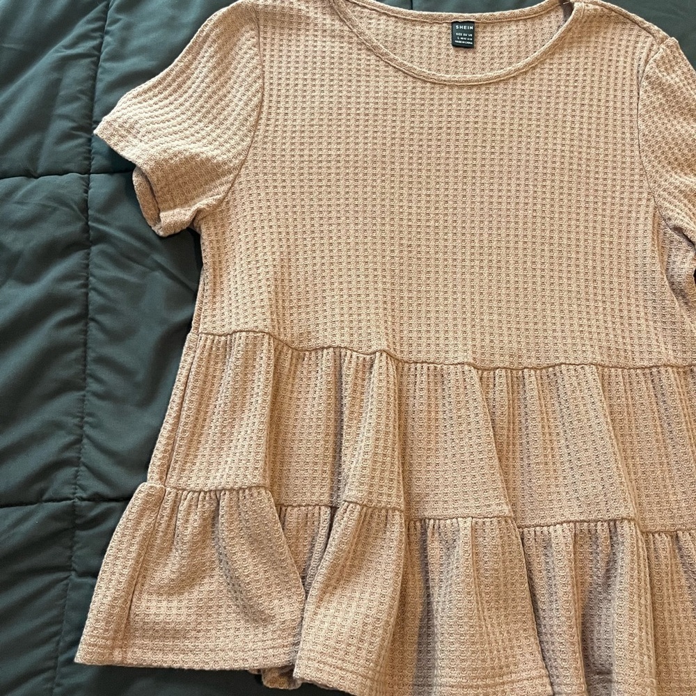 Women's Tan Short Sleeve Ruffle Top - Picture 4 of 8